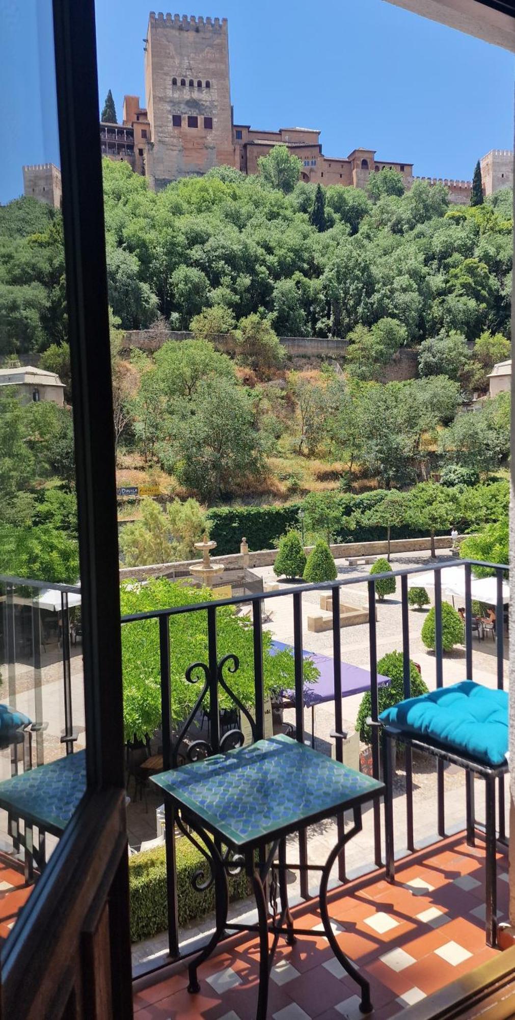The Nasrid Palace From Your Bed ! Гранада Экстерьер фото