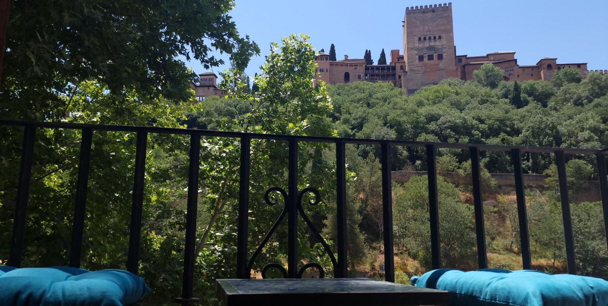 The Nasrid Palace From Your Bed ! Гранада Экстерьер фото
