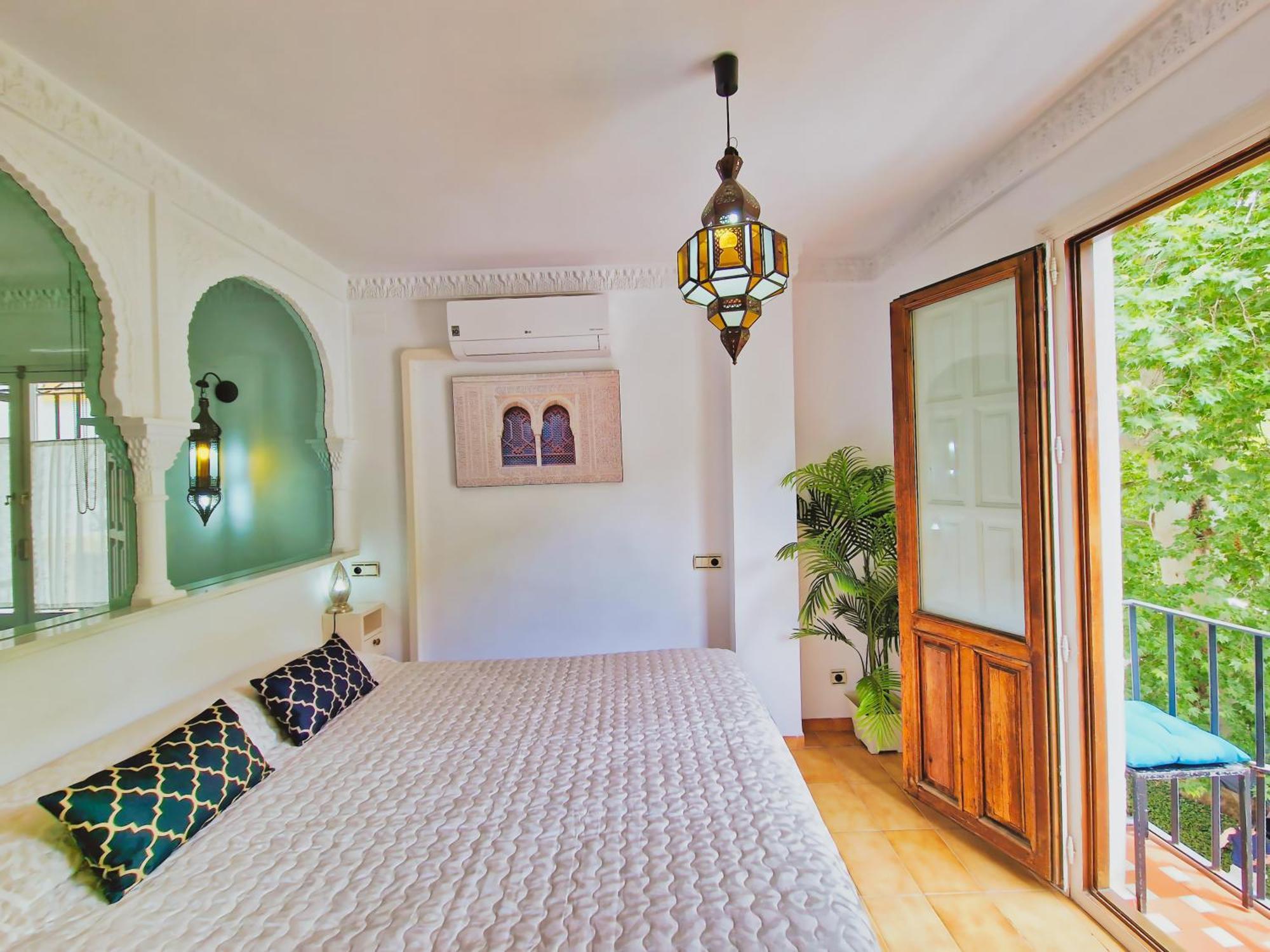 The Nasrid Palace From Your Bed ! Гранада Экстерьер фото