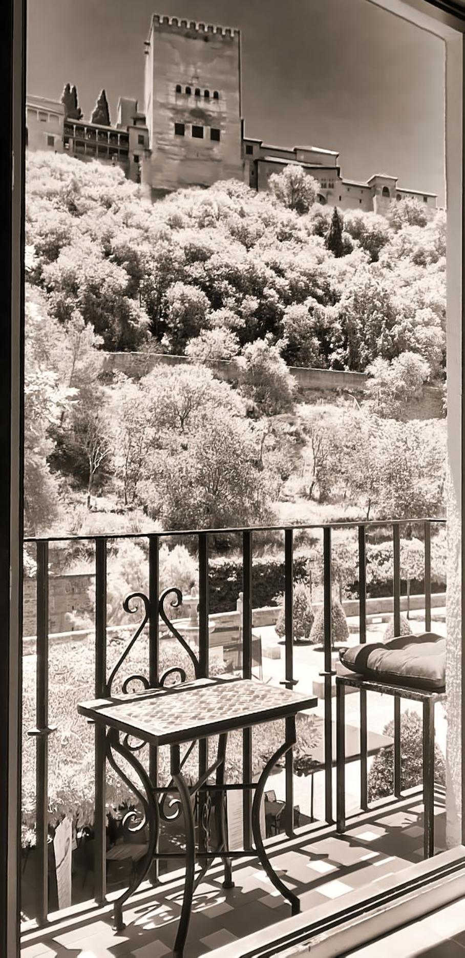 The Nasrid Palace From Your Bed ! Гранада Экстерьер фото