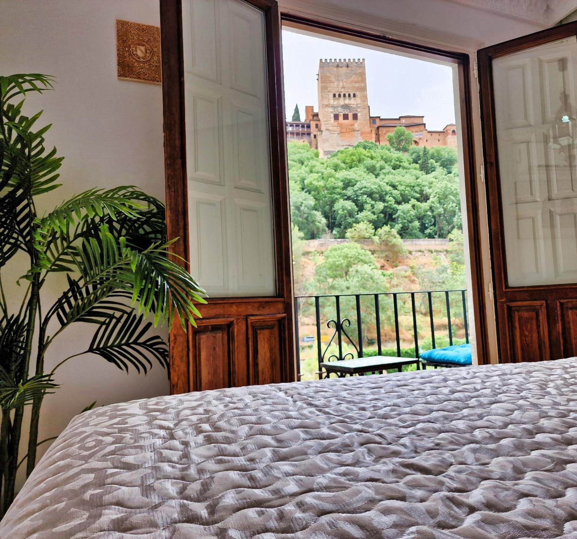 The Nasrid Palace From Your Bed ! Гранада Экстерьер фото