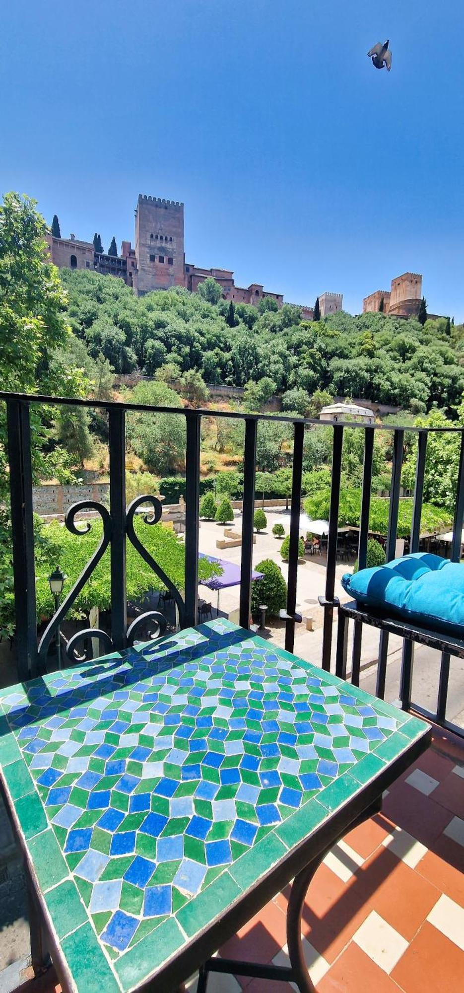 The Nasrid Palace From Your Bed ! Гранада Экстерьер фото