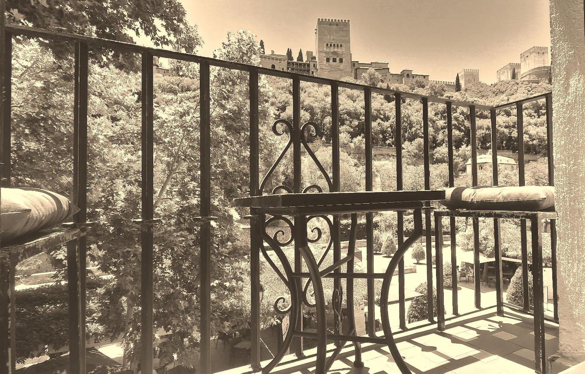The Nasrid Palace From Your Bed ! Гранада Экстерьер фото